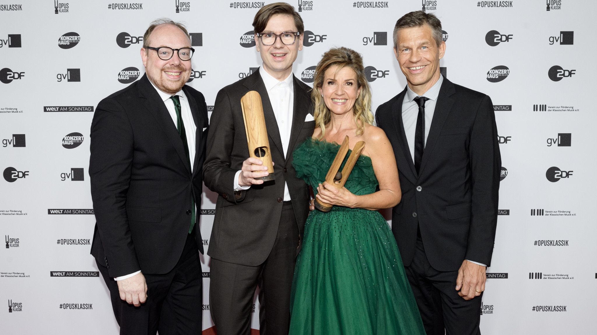 v.l.n.r. Dr. Clemens Trautmann, President Deutsche Grammophon, Víkingur Ólafsson, Anne-Sophie Mutter, Frank Briegmann, Chairman & CEO Universal Music Central Europe und Deutsche Grammophon