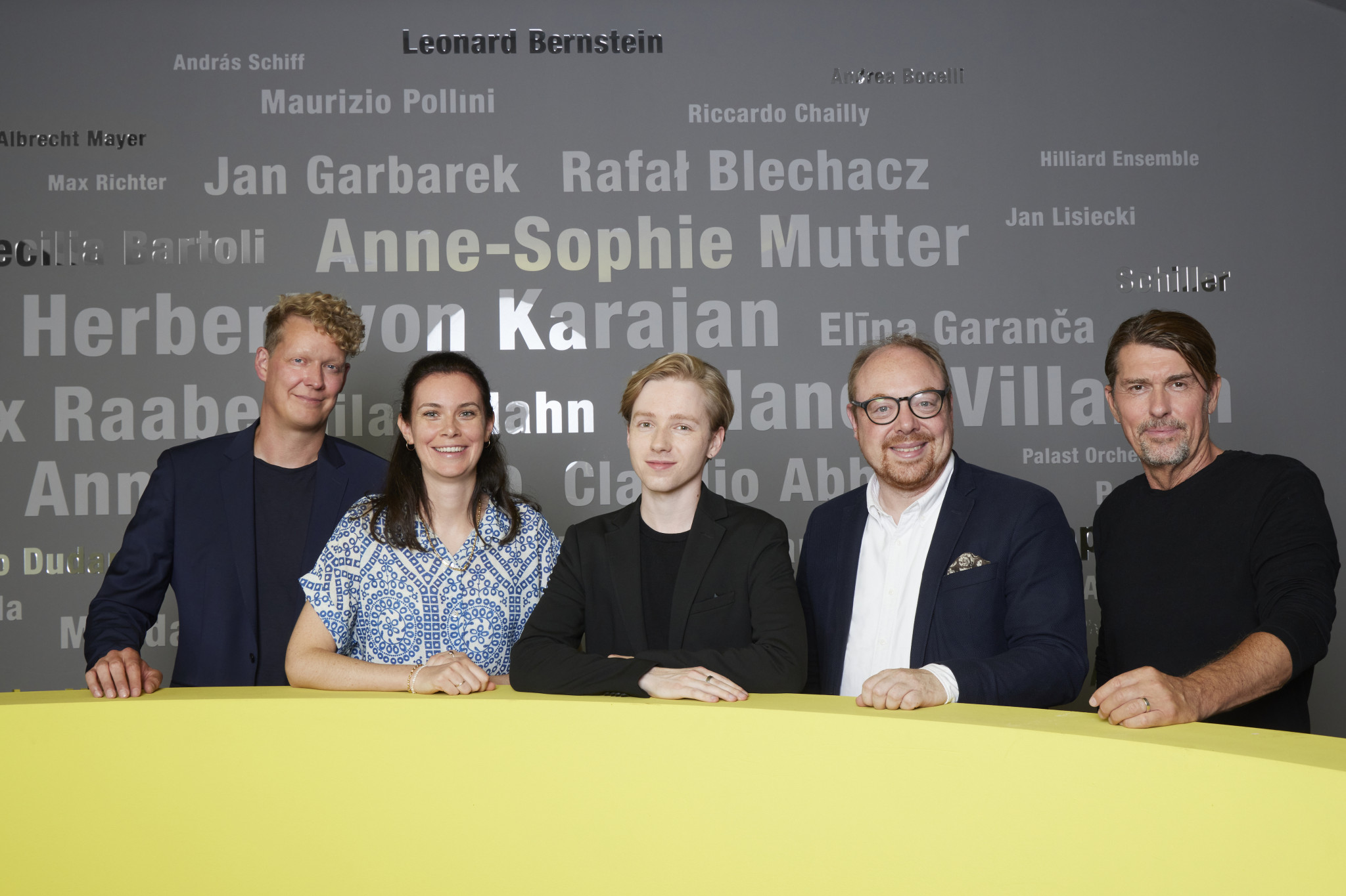 Julius Asal signs to DG