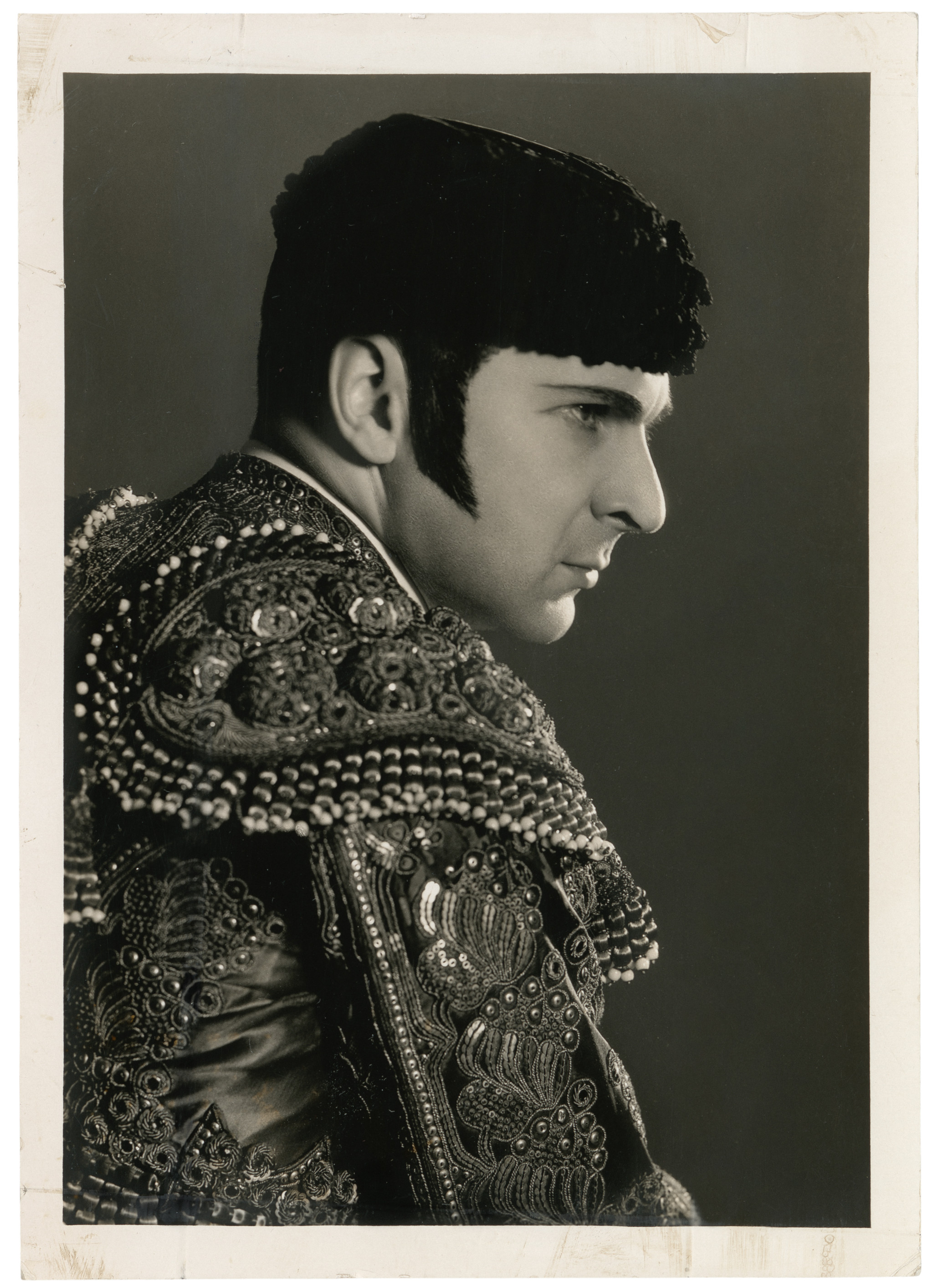 George Nelidoff as Escamillo (front) 