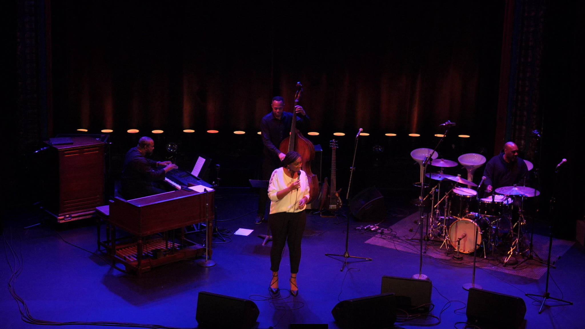  Samara Joy feat. The McLendon Family - Warm In December (Live At The Regent Theatre)