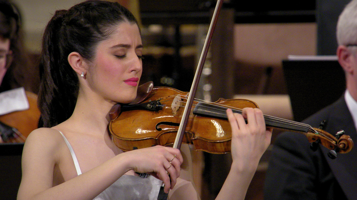 María Dueñas Overview Deutsche Grammophon