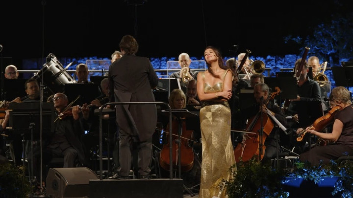 Léhar: Die lustige Witwe, Act II "Es lebt eine Vilja"