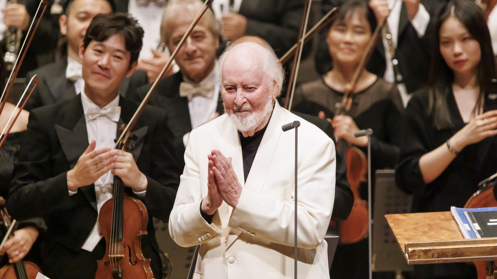 John Williams triumphiert in Japan John Williams Deutsche Grammophon
