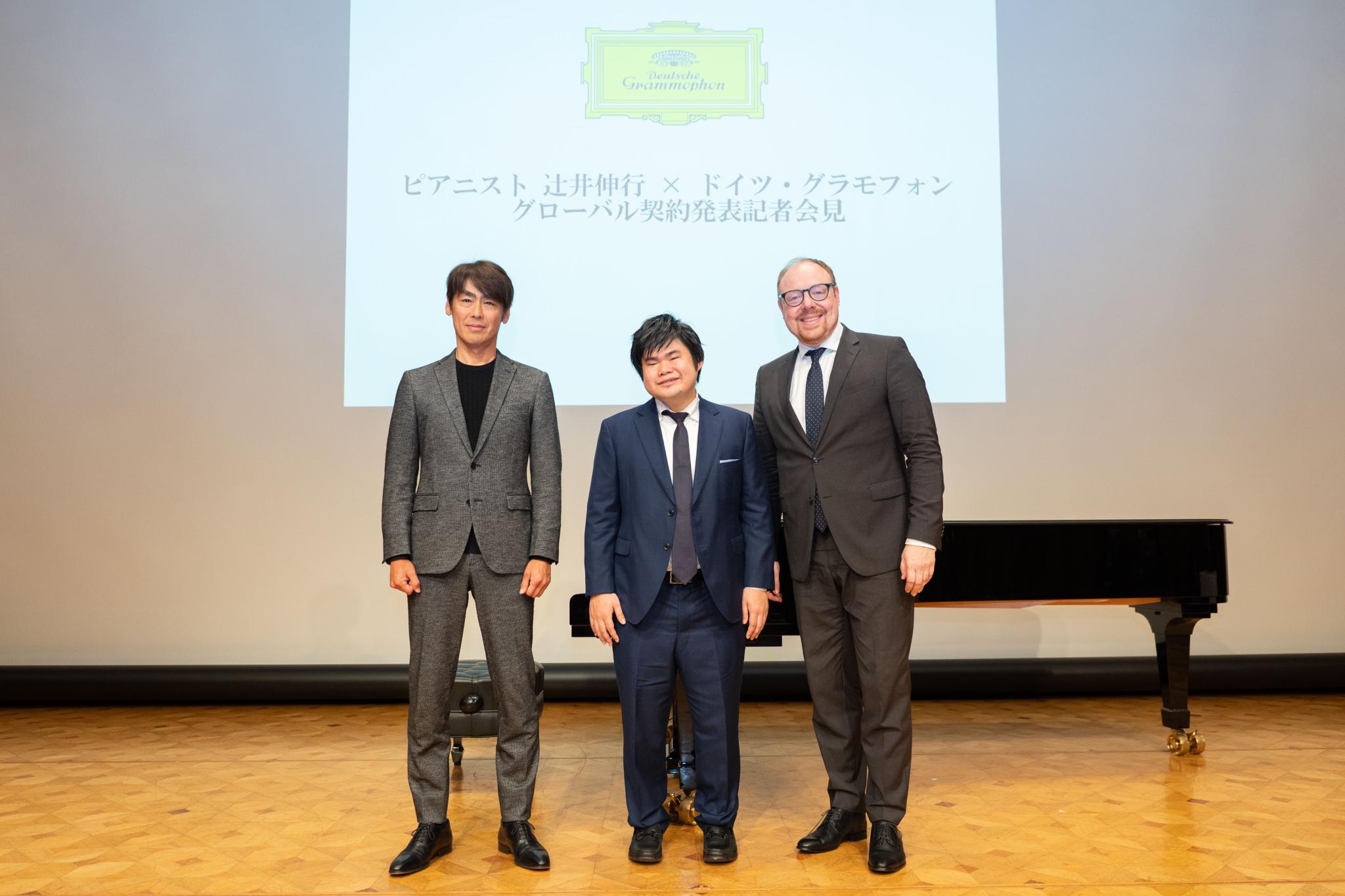Nobuyuki Tsujii Signing Announcement