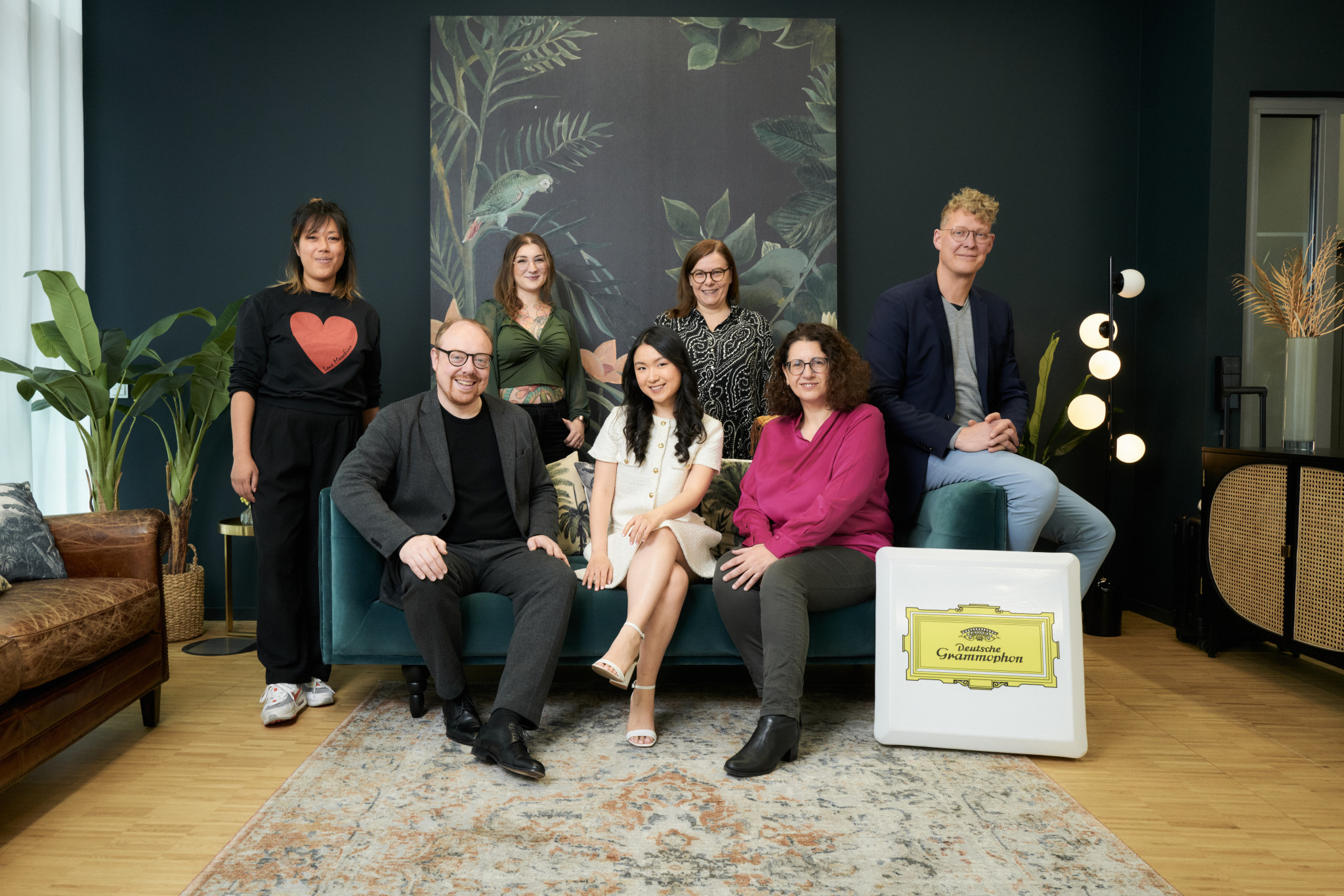 Eunike Tanzil_Signing Photo_C_Stefan_Hoederath.jpg