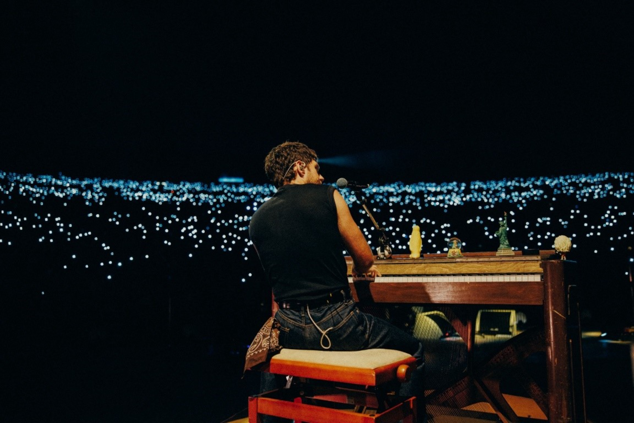 Niall Horan Honors Liam Payne’s Memory During Tour Kickoff