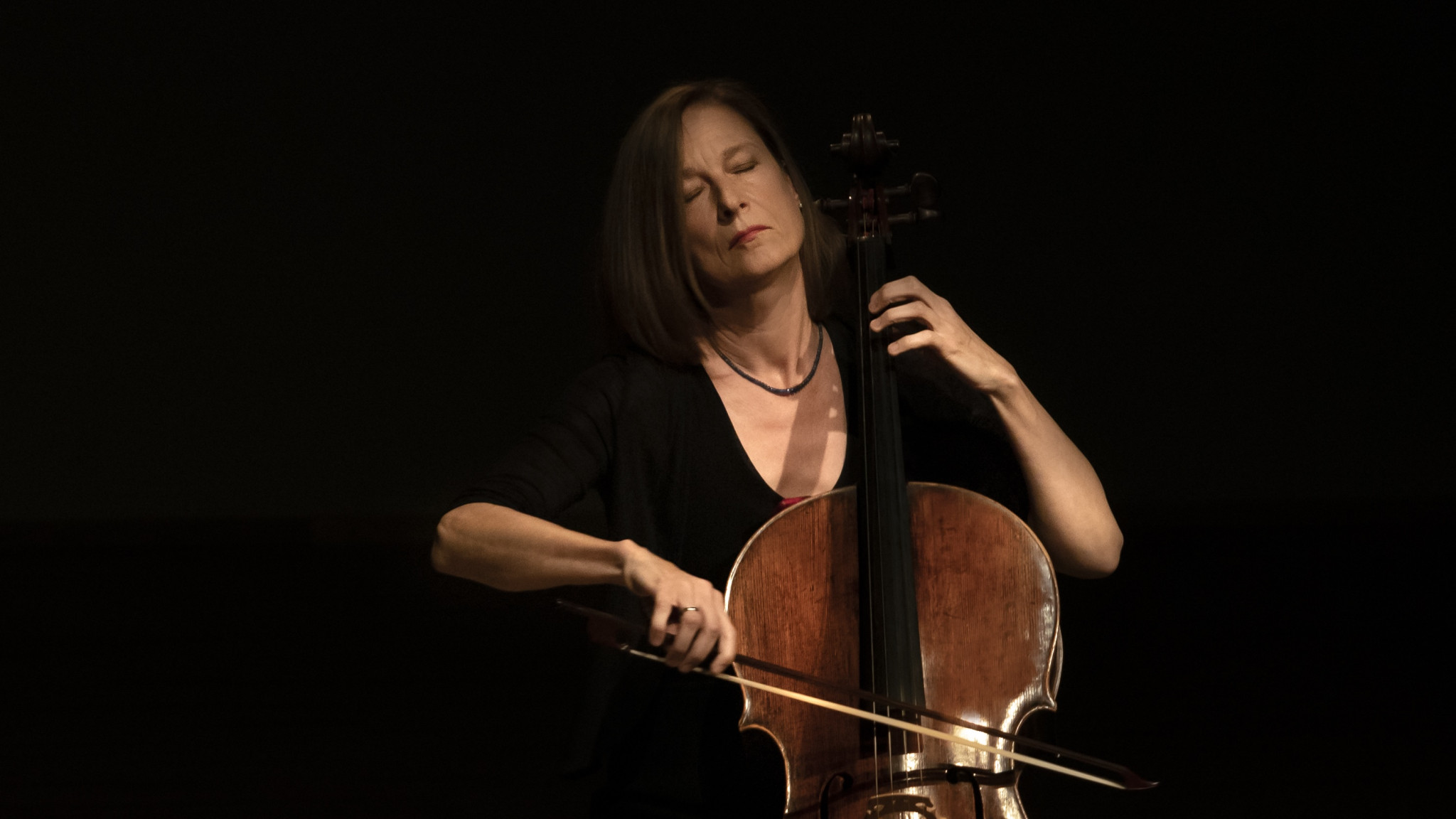 Monologische Erkundungen am Cello – Anja Lechner mit Werken von Bach, Abel und Hume  
