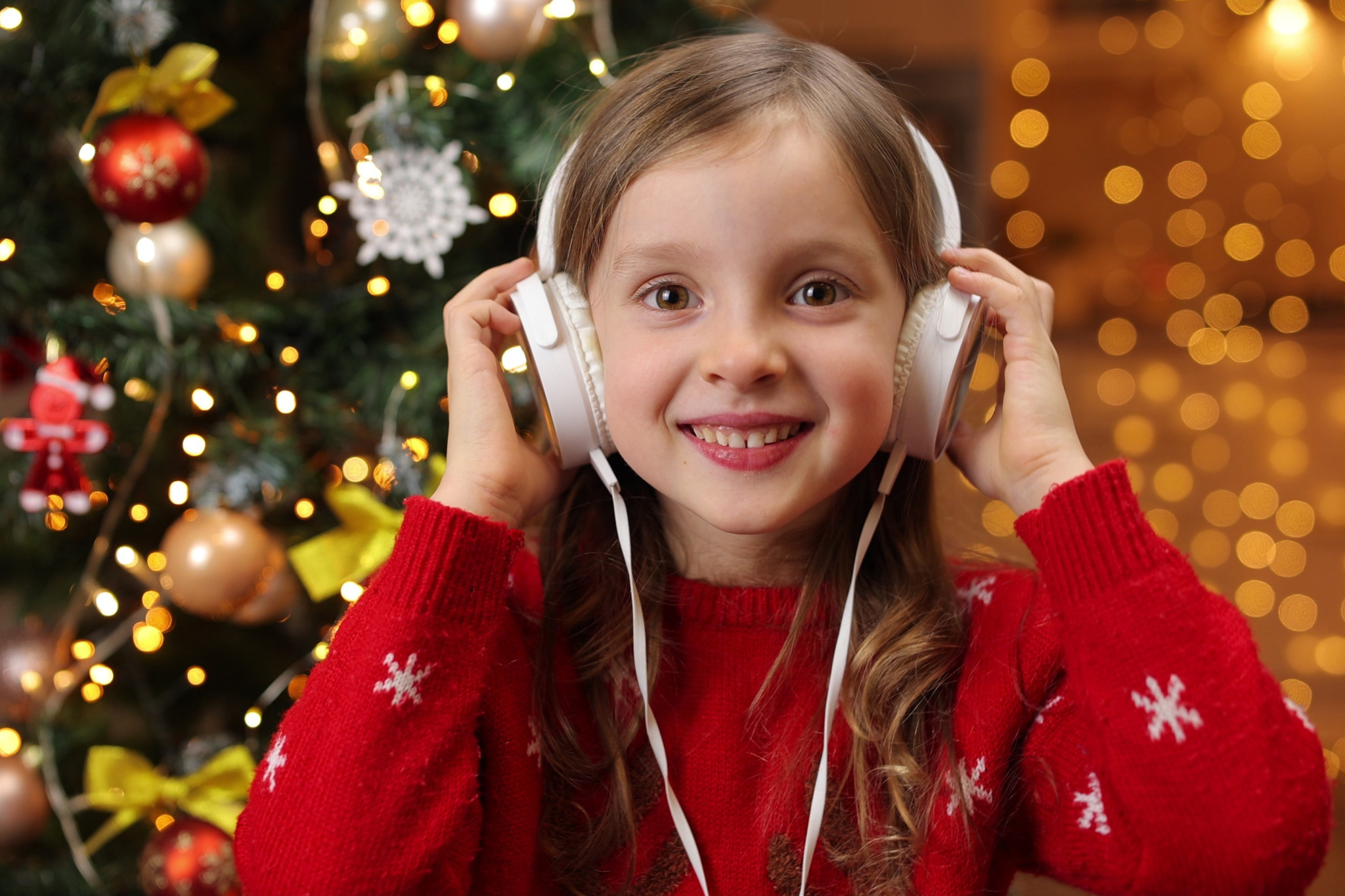 Coole Weihnachtsmusik, die eure Kinder einfach lieben werden. Die schönsten Kinderlieder zur Advents- und Weihnachtszeit gibt’s hier! 