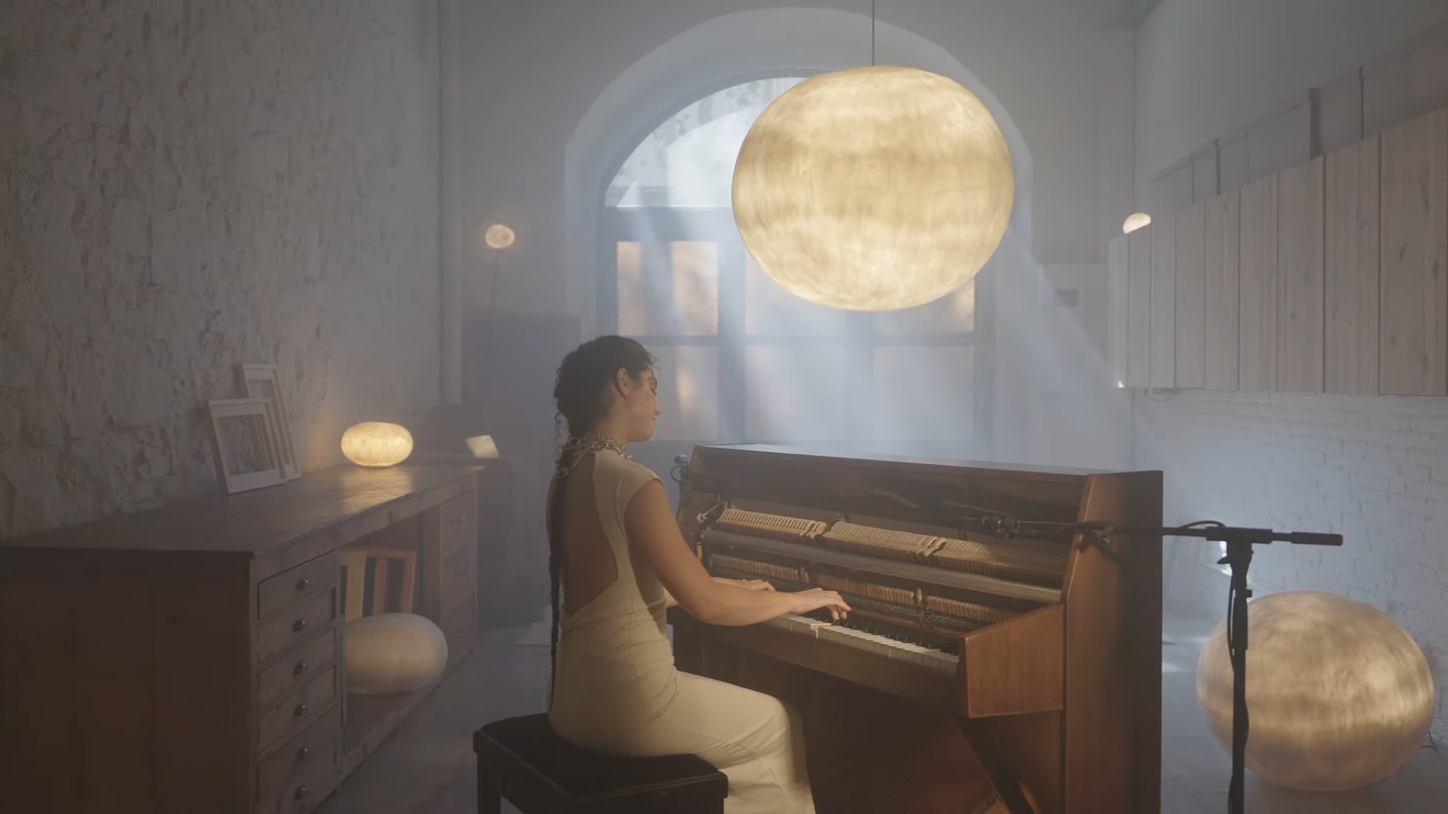 Marta Cascales Alimbau - Moonlit (Official Music Video) 0-49 screenshot.jpg