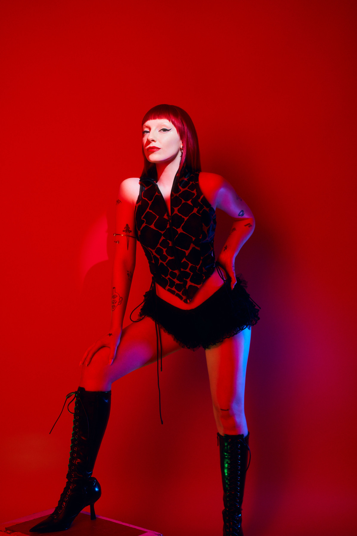 Sophie and the Giants - Red Light_Press Shot 4_(c)Simon Emmett (1).jpg