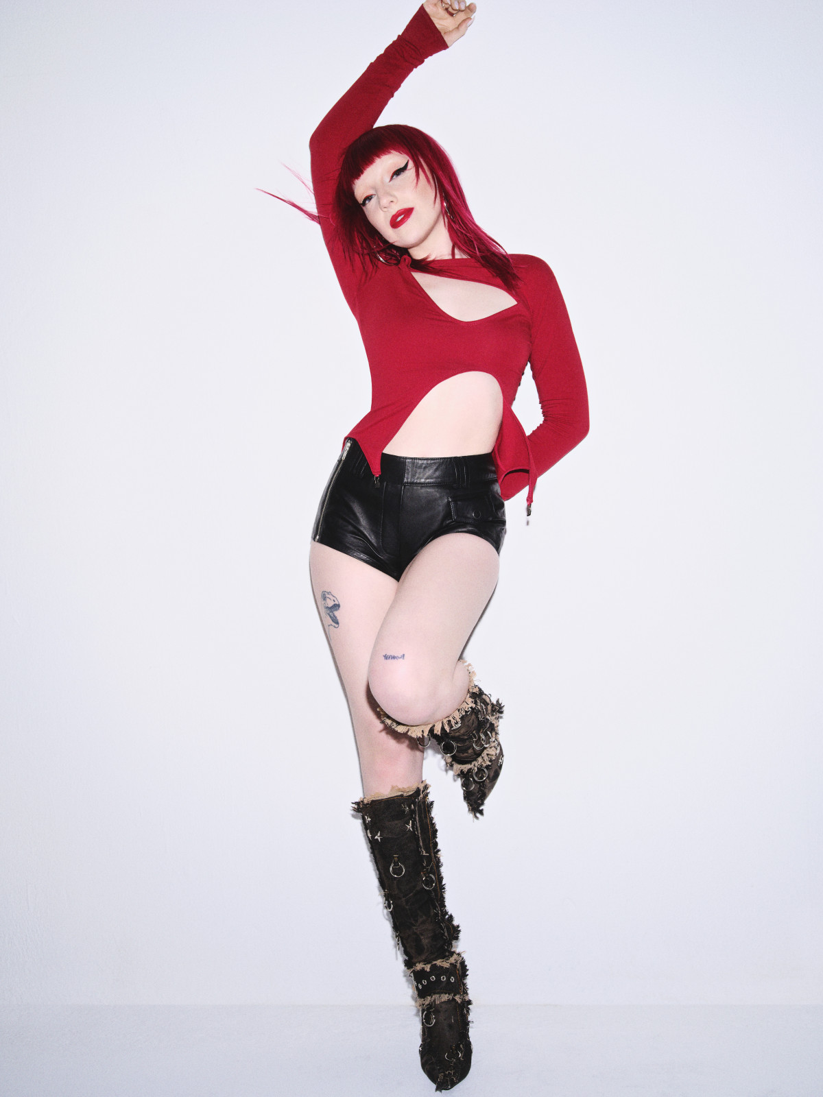 Sophie and the Giants - Red Light_Press Shot 2_(c)Simon Emmett (1).jpg