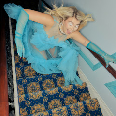 Pressefoto “Running From Myself” (2025)