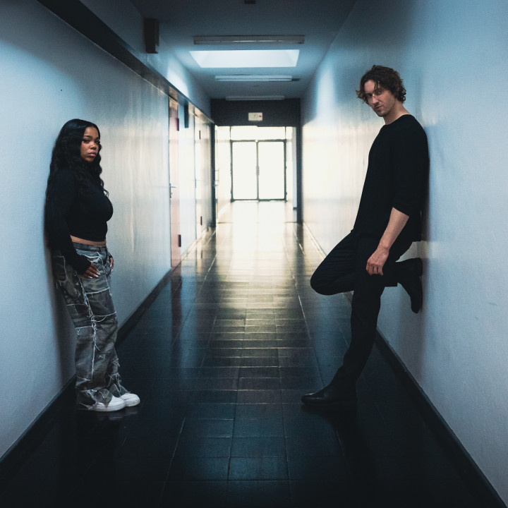 Zoe Wees x Dean Lewis_Press Shot 4_(c) Sean Loaney.jpg