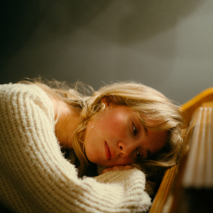 Pressebild “We Hug Now” (2025)