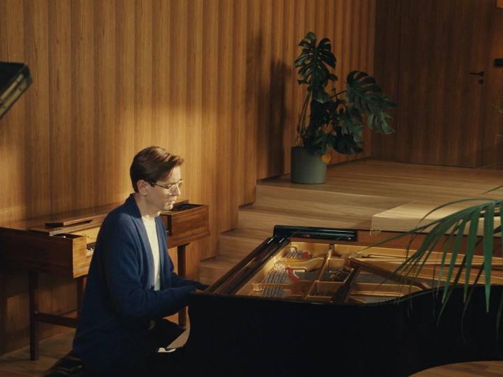 Bach: The Well-Tempered Clavier I: Prelude No. 9 in E Major, BWV 854 (Official Music Video) 