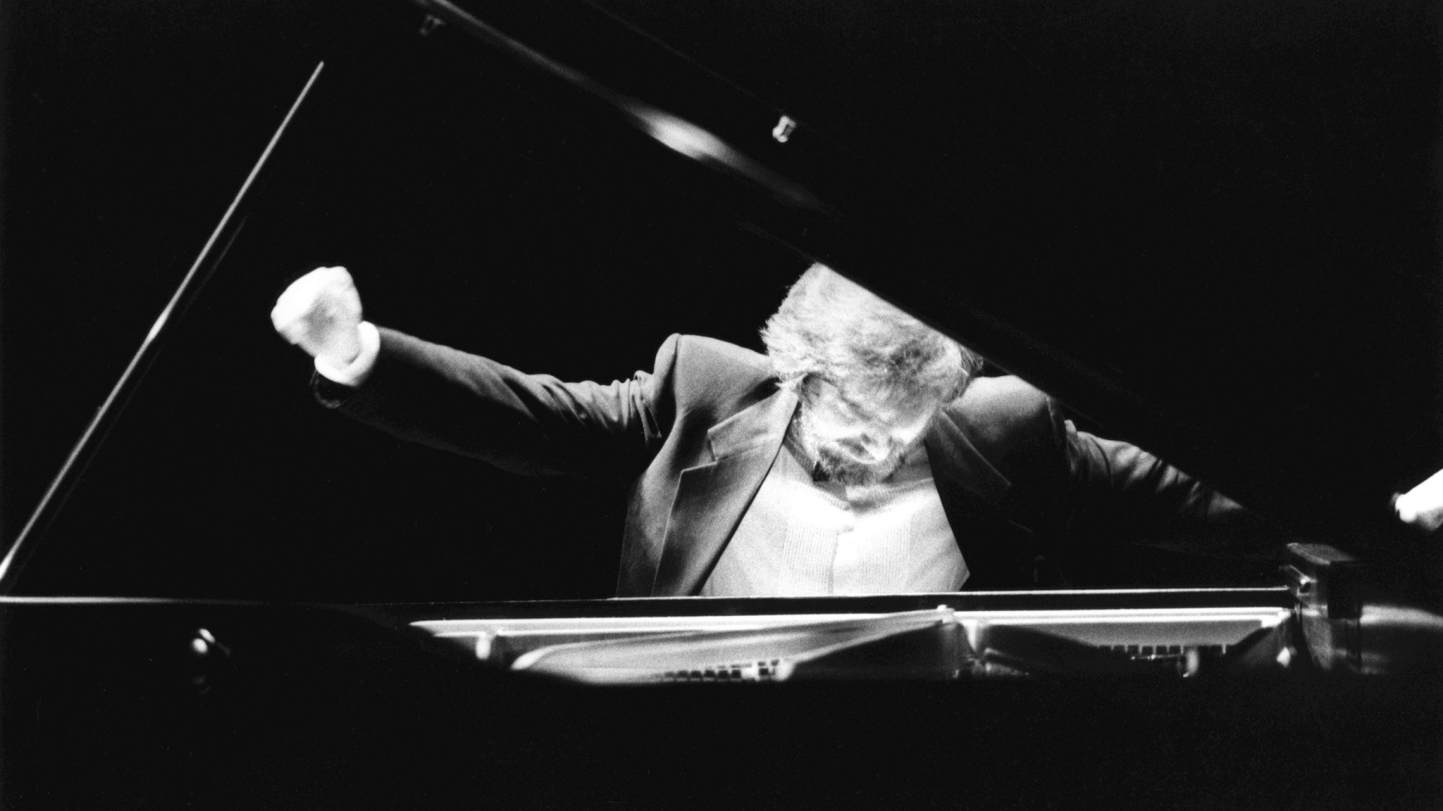 Krystian Zimerman © Akira Kinoshita (DG).jpg