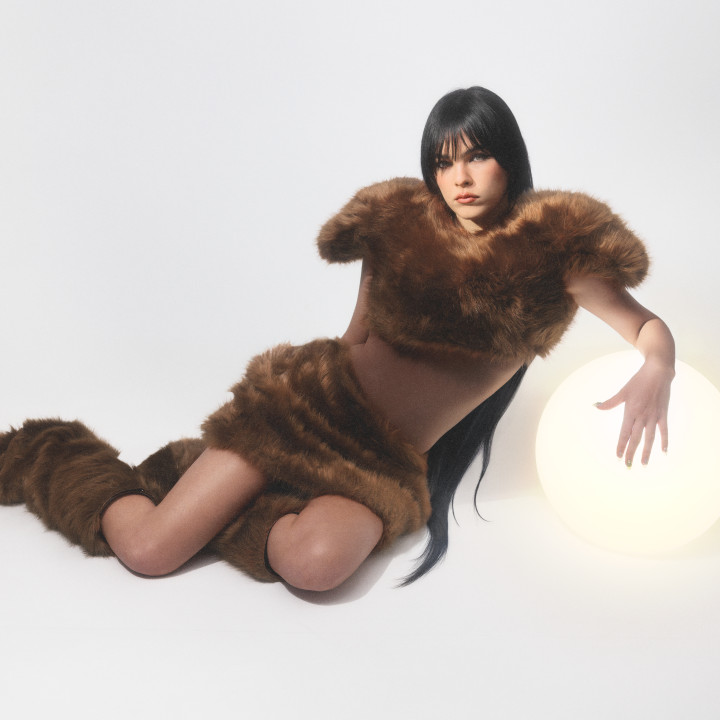 Pressefoto “Ur an Angel I’m Just Particles” (2025)