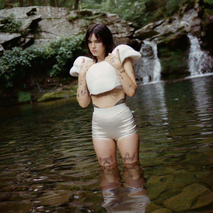 Pressefoto “Ur an Angel I’m Just Particles” (2025)