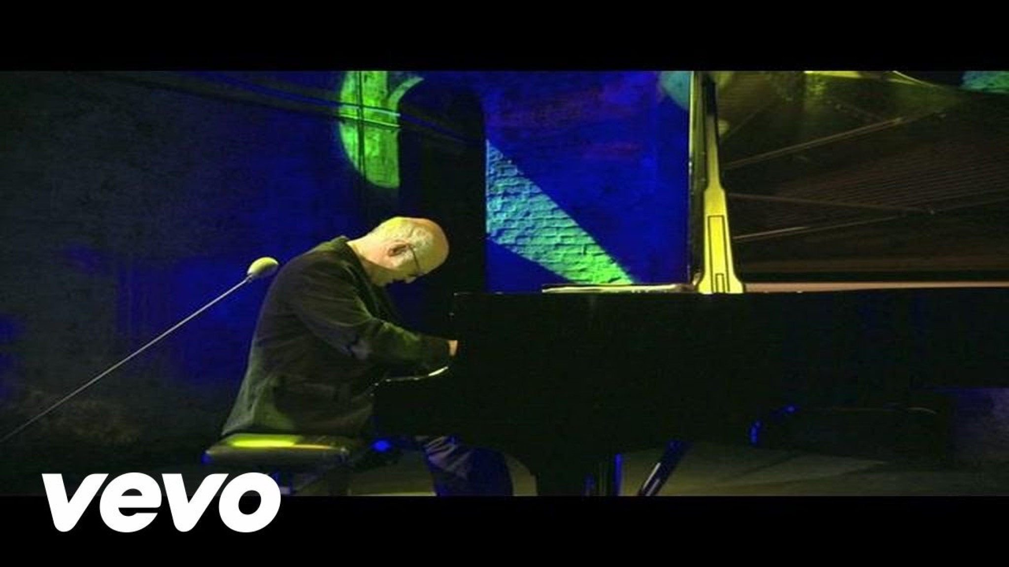 Ludovico Einaudi - Nightbook (Live at the Old Vic Tunnels / 2011)