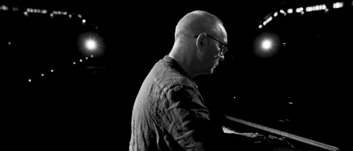 Roger Eno - Spell (Performance Video)