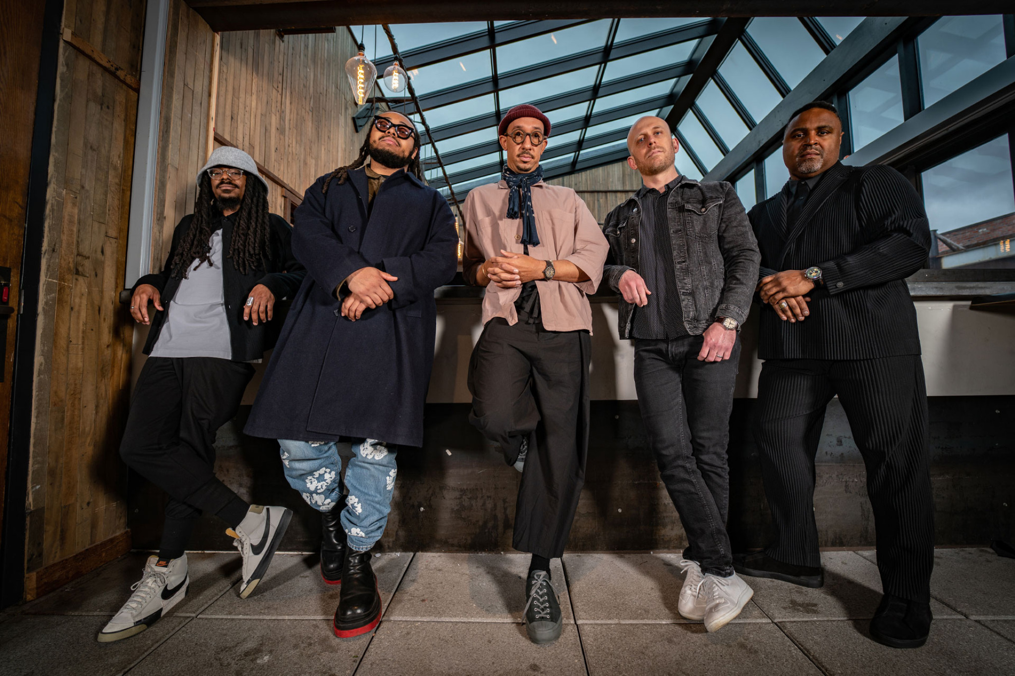 Out Of/Into - Blick nach vorn statt zurück