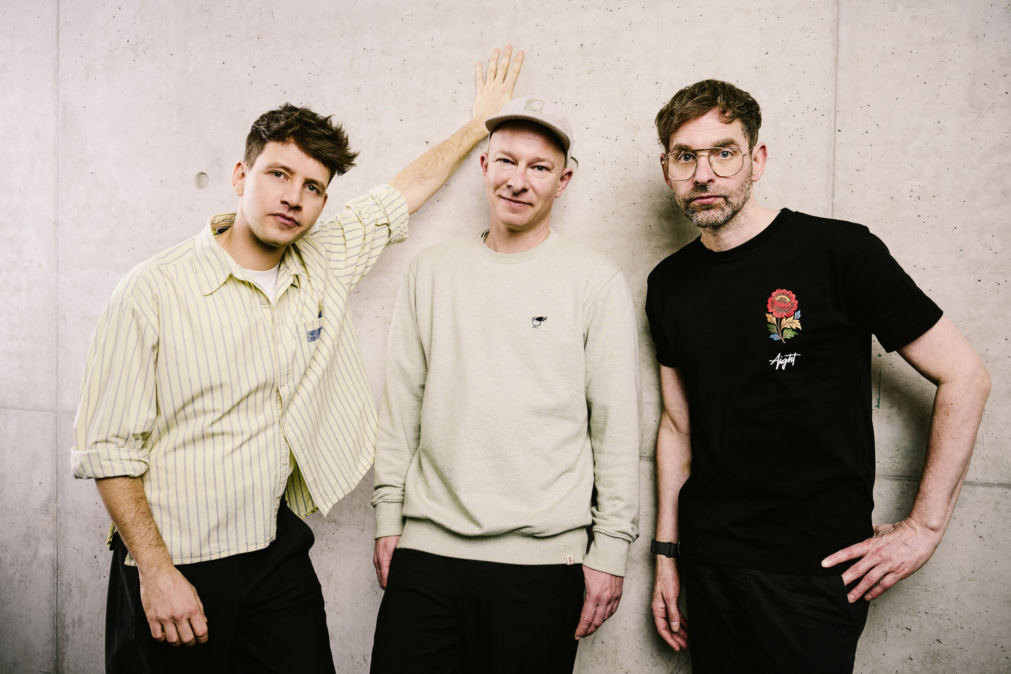 Endlich wieder Bass im Kinderzimmer: Deine Freunde präsentieren neue Single "Bestimmer" und kündigen damit ihr im Mai erscheinendes Album an!