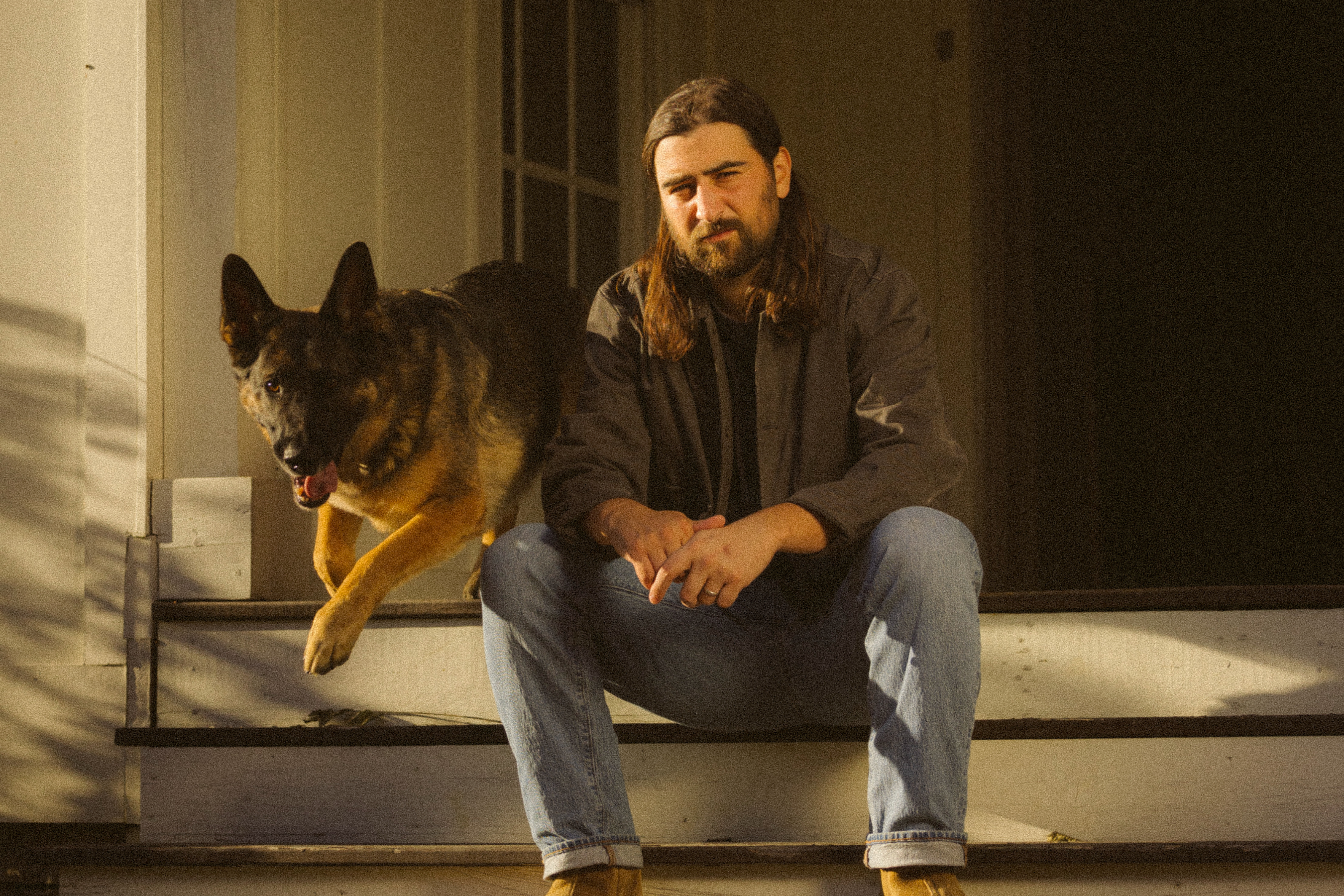 Noah Kahan | News | „Porch Light“ – Die neue Single von Noah Kahan