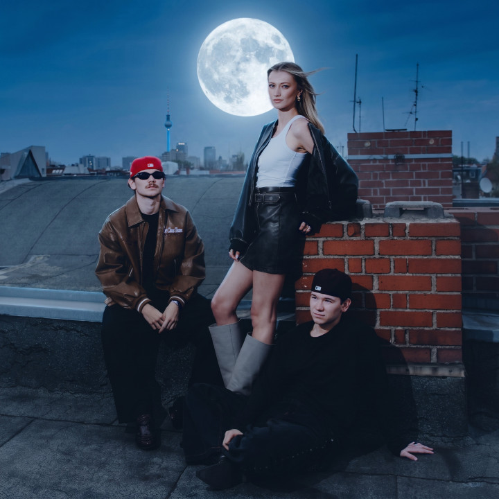 LEONY-MM_Moonlight-Cover-V1.jpg