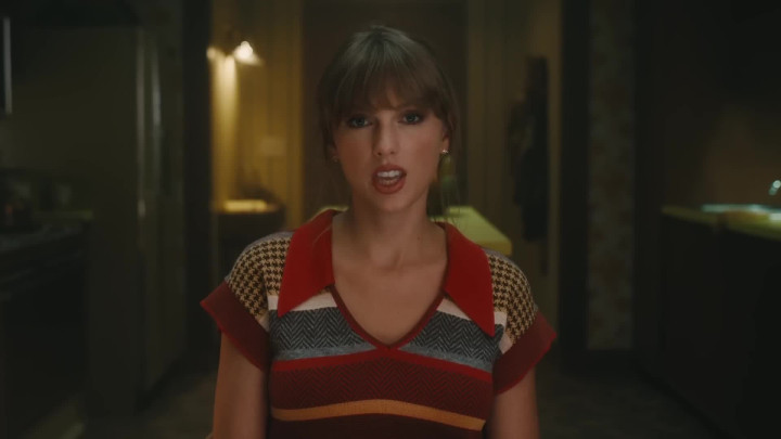 Taylor Swift - Anti-Hero (Official Music Video).mp4